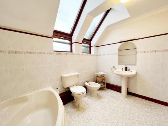 Bathroom pic 2.jpg