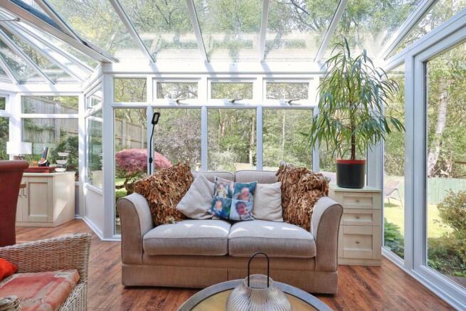 5 bed Detached for sale Image 11
