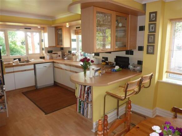 KITCHEN/BREAKFAST ROOM