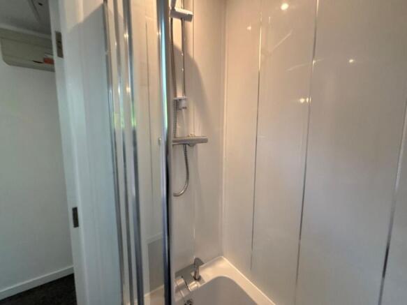 2 bed Apartment to rent Image 7