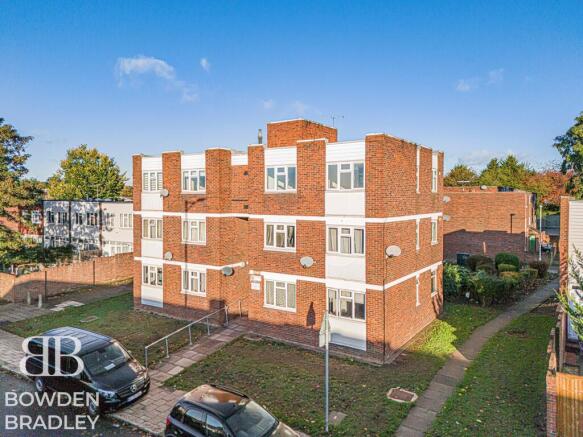 1-bed flat on Kielder Close, Hainault, IG6, £210,000