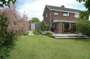 Rear garden to hse