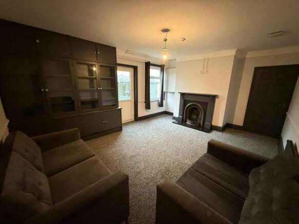5 bed Semi-Detached for sale Image 4