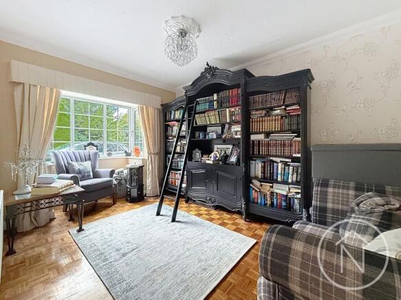 5 bed Detached for sale Image 11