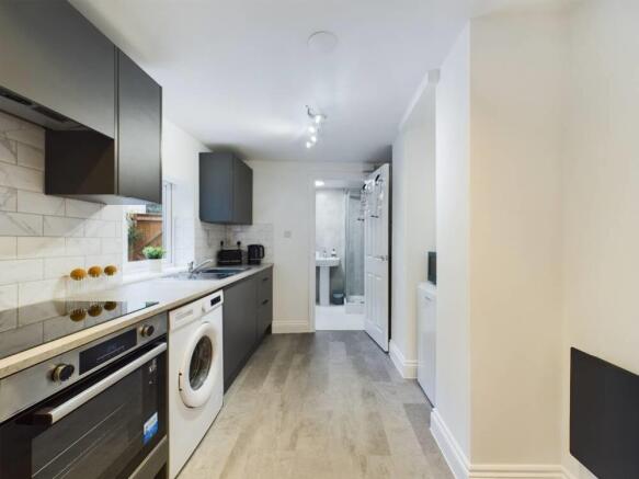 CAM01740G0-PR0326-STILL015-thumbnail-h750-70