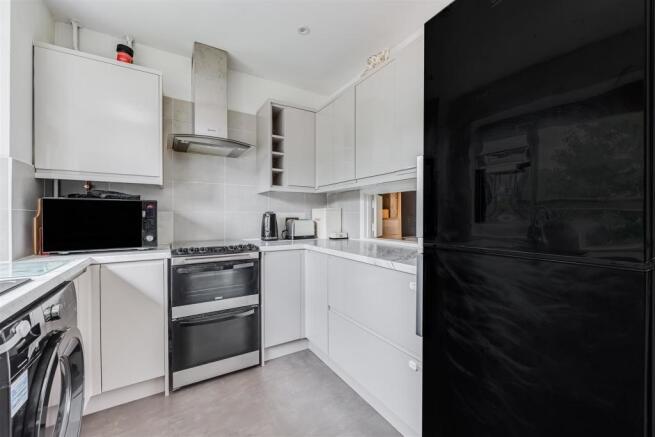 flat-courtlands-crescent-banstead-108.jpg