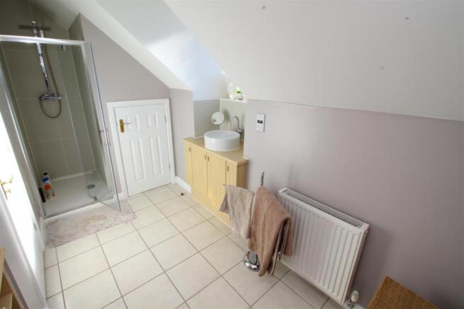 29 en-suite.JPG