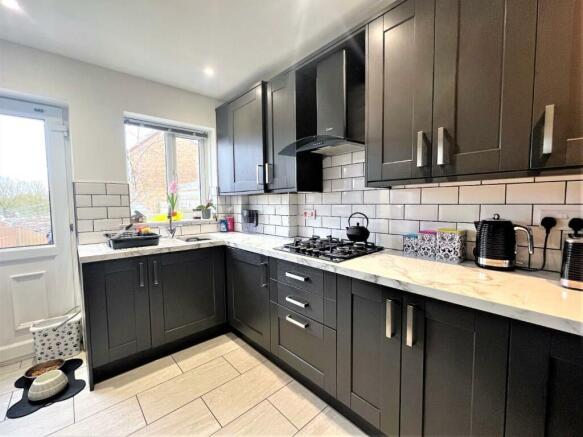 Kitchen 1.jpg