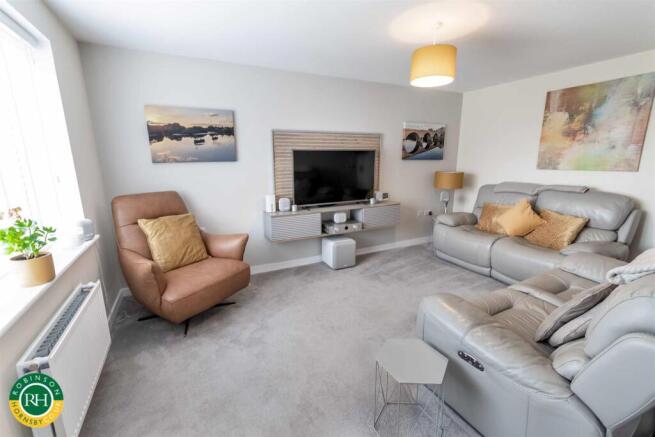 5 bed Detached for sale Image 7