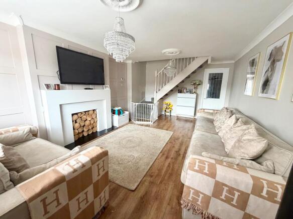 3 bed Semi-Detached for sale Image 2