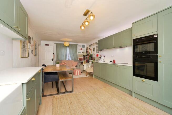 4 bed Detached for sale Image 6