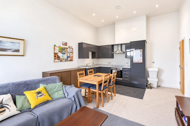 2 bed Apartment for sale Image 6
