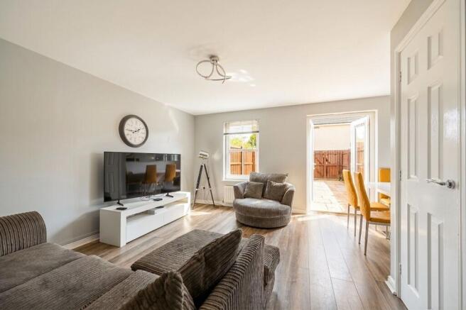 Lounge / Dining Area