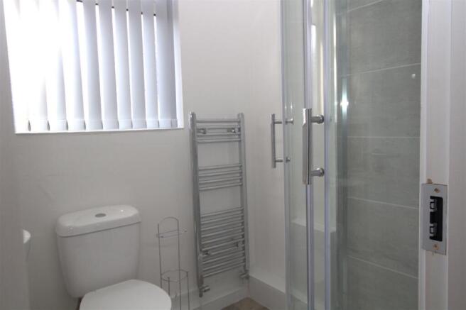 84 Warwick Bathroom.jpg