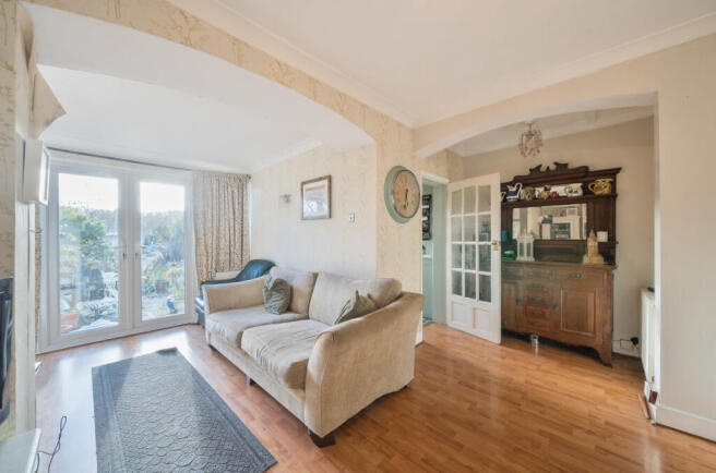 1385610-4-6929ff0...