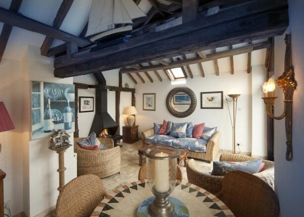 P H sitting room
