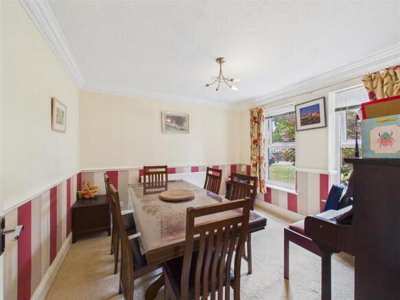 4 bed Detached for sale Image 8
