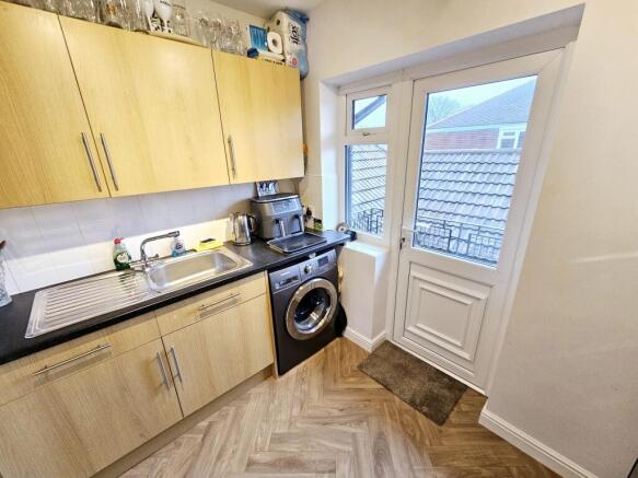 2 bed Flat for sale Image 4