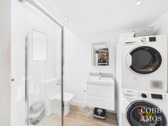 CAM02803G0-PR0220-STILL011 ensuite.jpg