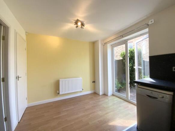 3 bed Semi-Detached to rent Image 4