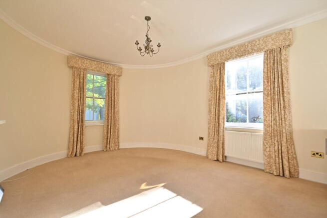 2 bed Apartment to rent Image 4