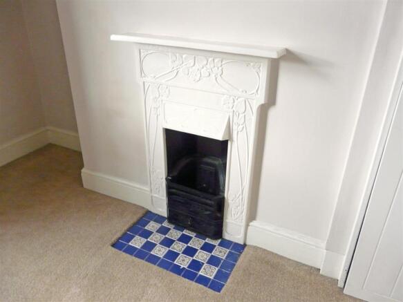 Bed 3 fireplace
