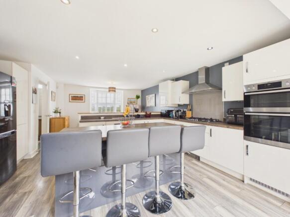 4 bed Detached for sale Image 9