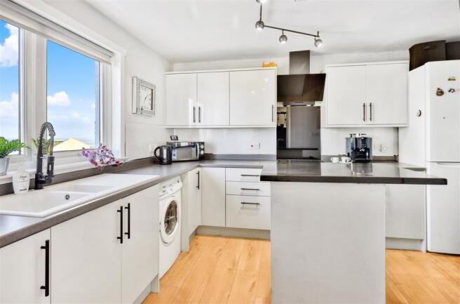 SEA_View_Bespoke_Acrylic_Island__Designed_Kitchen_