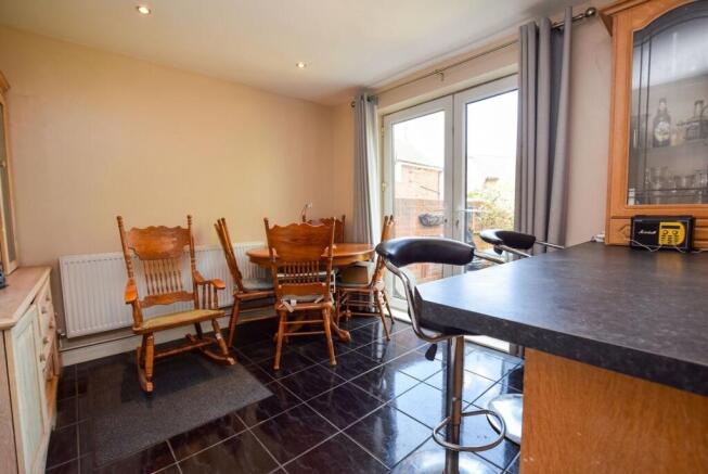 3 bed Semi-Detached for sale Image 7