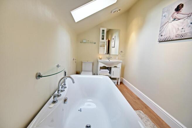 Ensuite to Bed 1