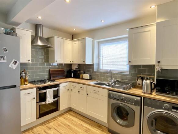 3 bed Semi-Detached for sale Image 6