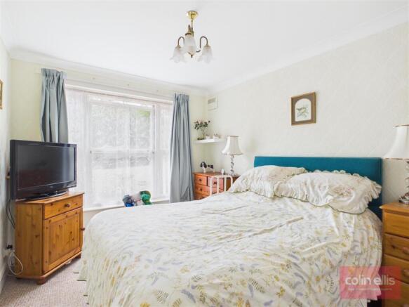 2 bed Ground Flat for sale Image 8