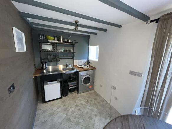 kitchen 1.JPG
