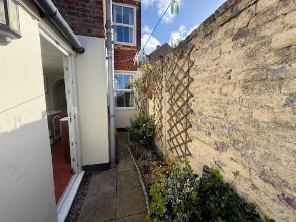 3  Medium  T202604170935.jpg