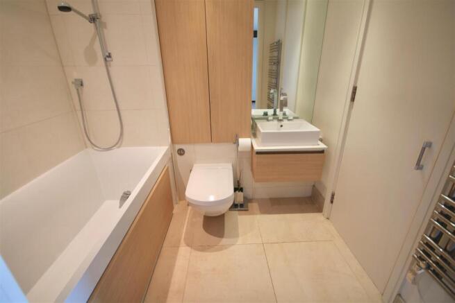 bathroom 1.jpg
