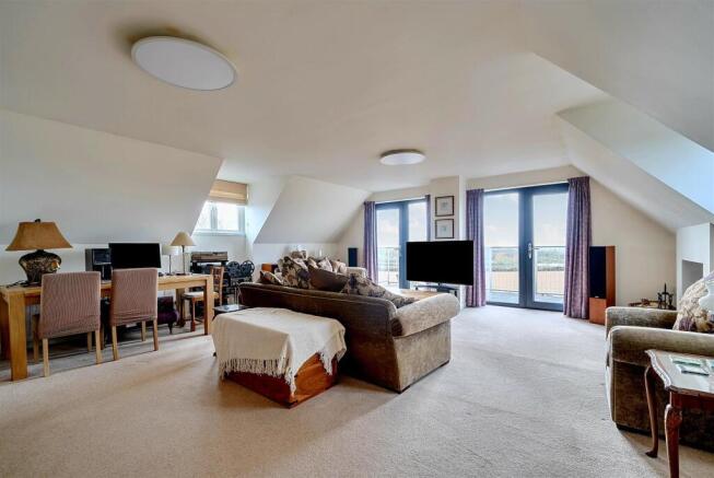 Moorlands19 living room.jpg