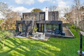 Larchwood, Uplands Road, Totland Bay PO39 0DZ
