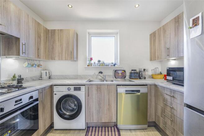 Castle Hill Drive, Ebbsfleet Valley, Swanscombe, Kent, DA10 photo 4