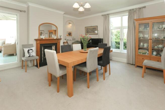 Dining Room.jpg