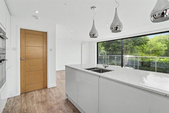 Dewberry Drive, Roundswell, Barnstaple, Devon, EX31 photo 4