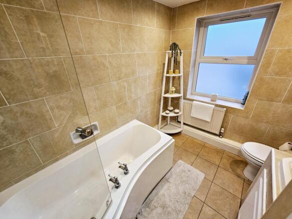 3 bed Terraced for sale Image 10