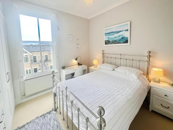 3 bed Apartment for sale Image 8