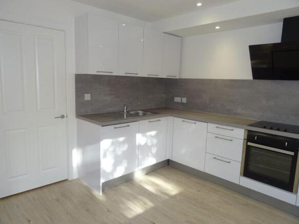 2 bed Apartment to rent Image 6