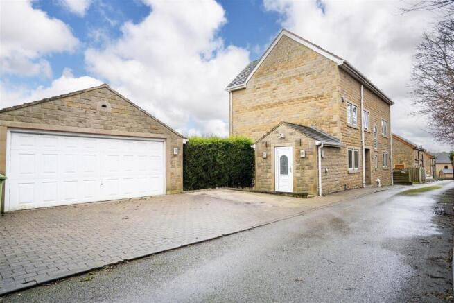 7 bed Detached to rent Image 4