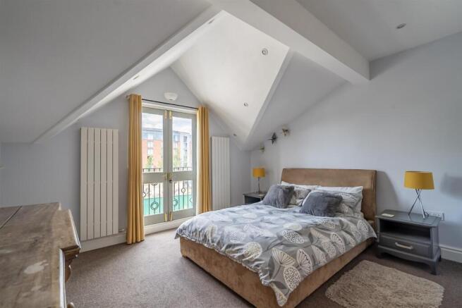 4 bed Town House for sale Image 4