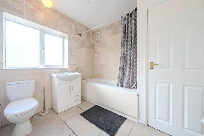 5 bed Detached for sale Image 9
