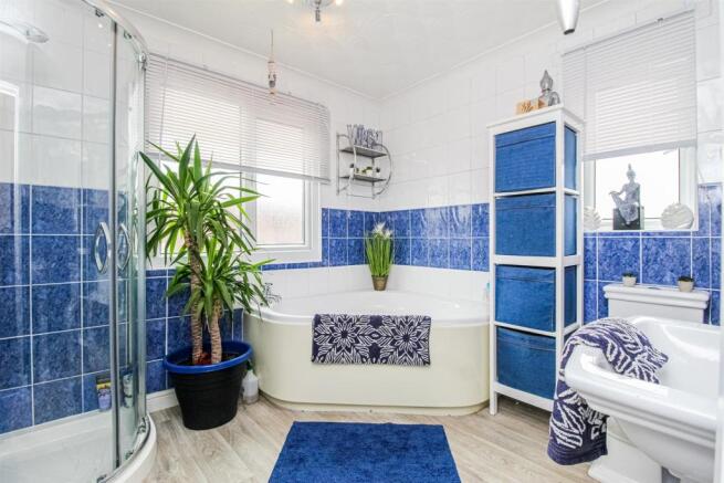 BATHROOM/W.C.