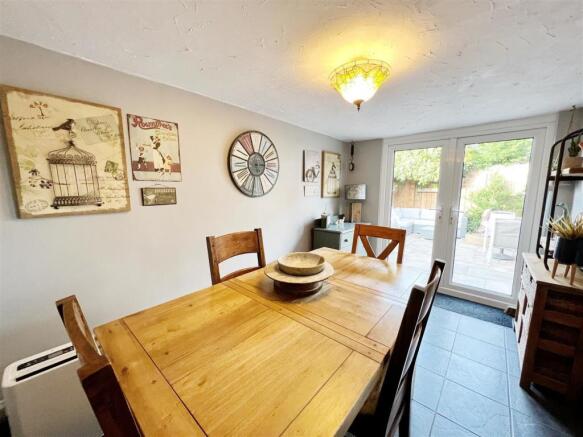 Dining Room pic 2.jpg