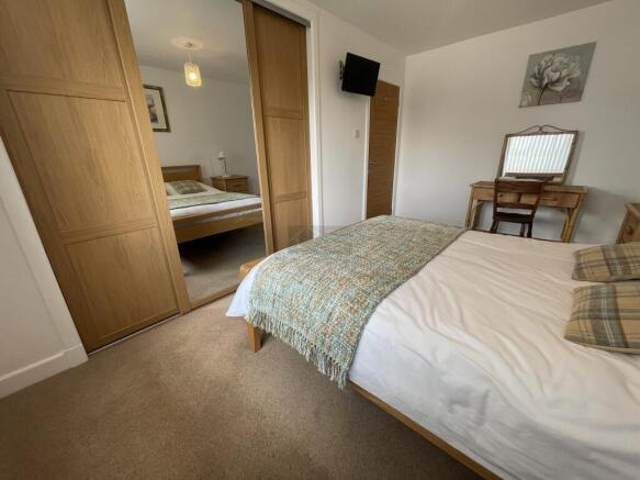 Bedroom 1b.JPG