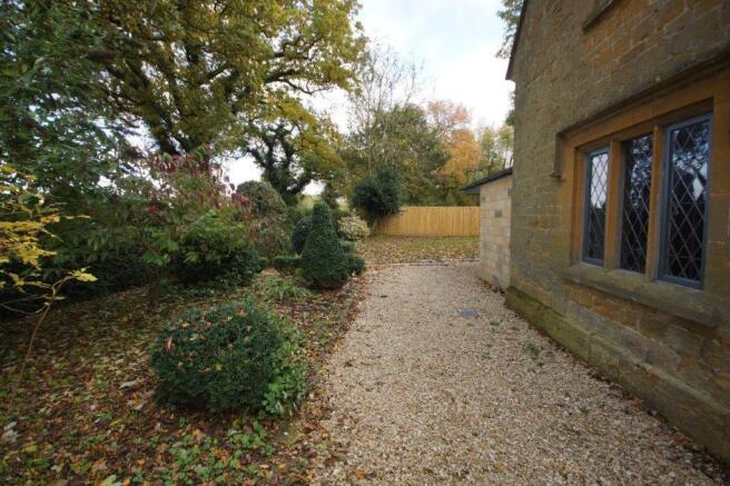 Brittens Lodge - Garden 2.jpg